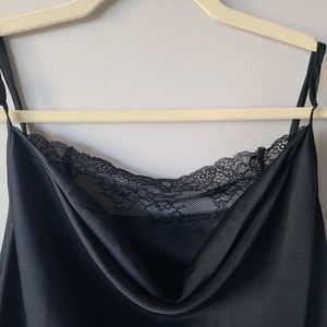 Black short slip with lace trim detail - New